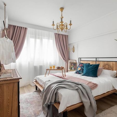 Eclectic 3 Bedroom Calea Victoriei By Urbanesq 부쿠레슈티 외부 사진