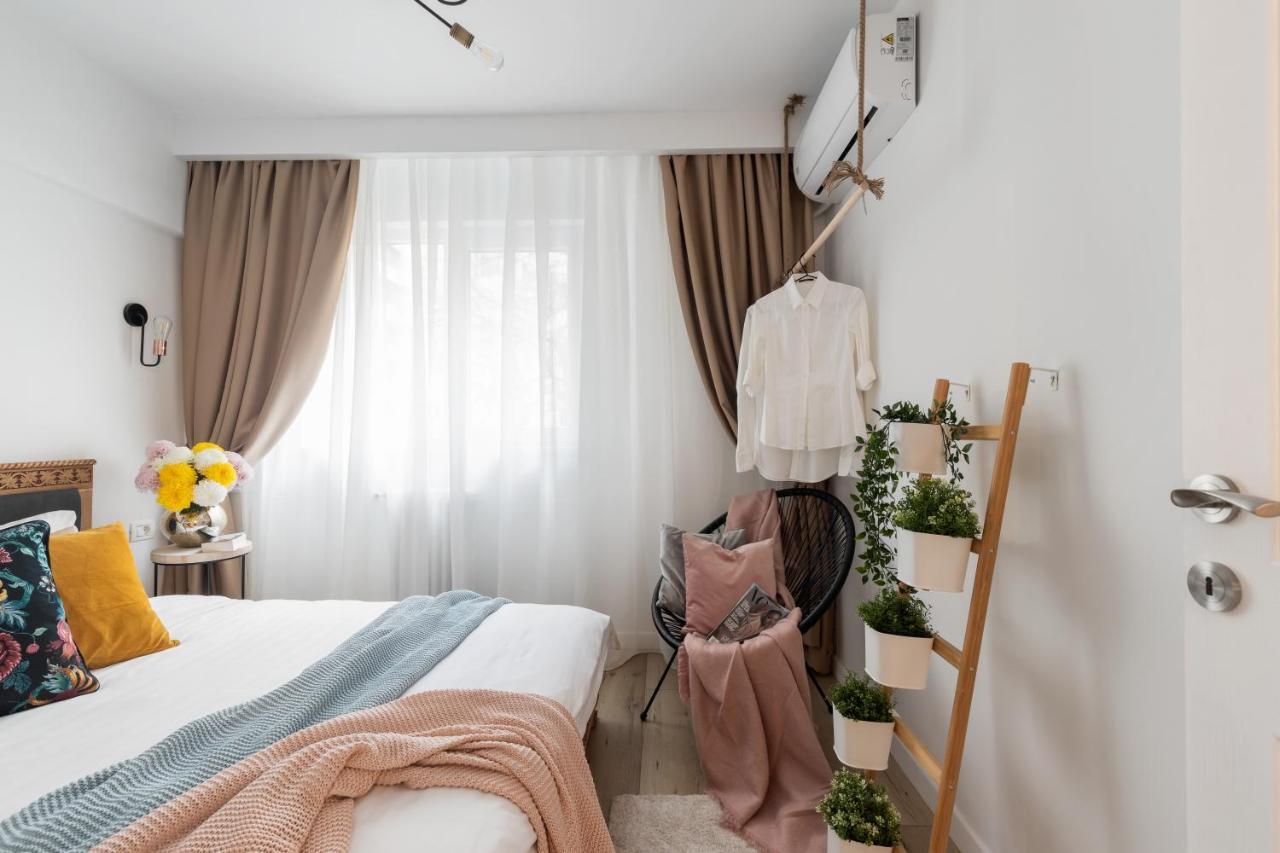 Eclectic 3 Bedroom Calea Victoriei By Urbanesq 부쿠레슈티 외부 사진