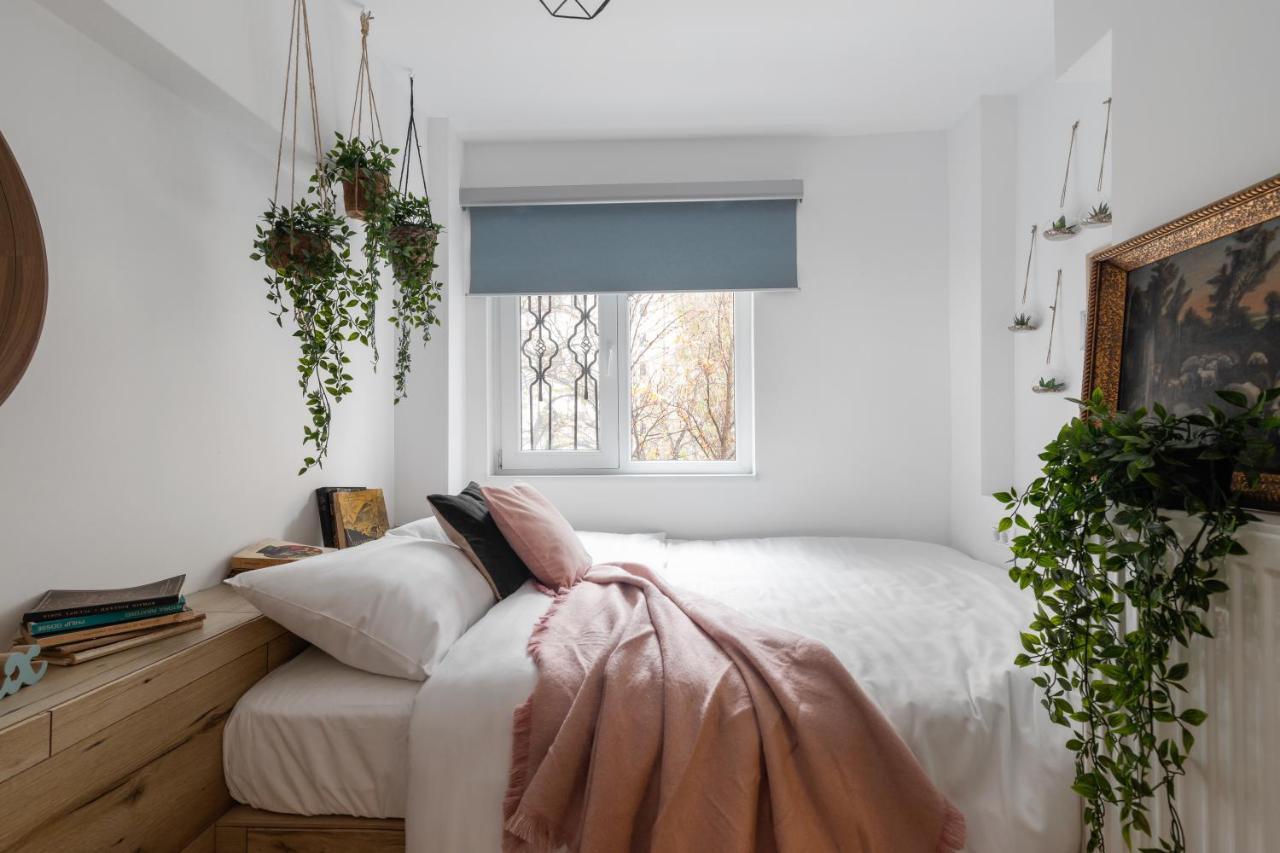 Eclectic 3 Bedroom Calea Victoriei By Urbanesq 부쿠레슈티 외부 사진