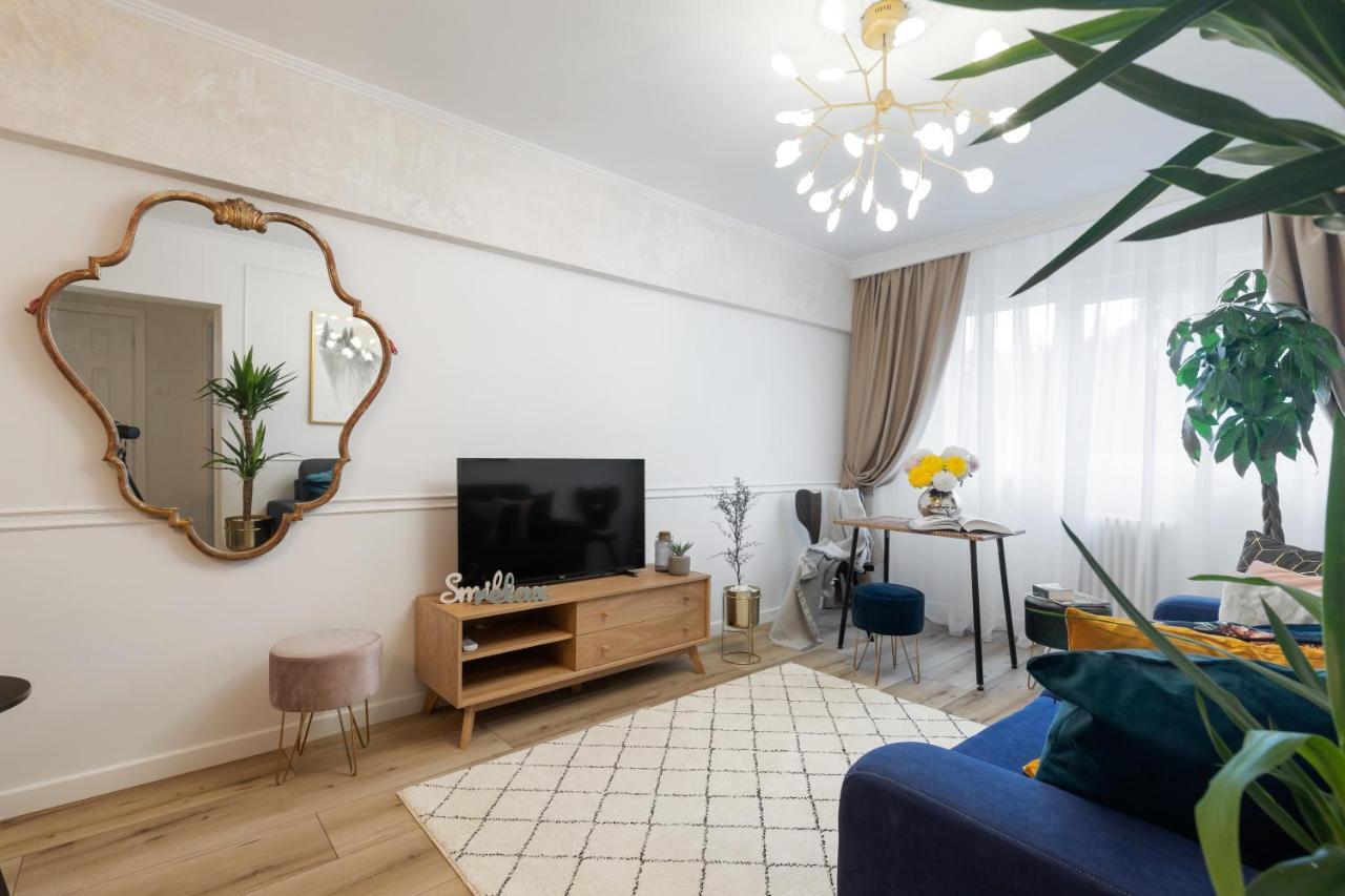 Eclectic 3 Bedroom Calea Victoriei By Urbanesq 부쿠레슈티 외부 사진