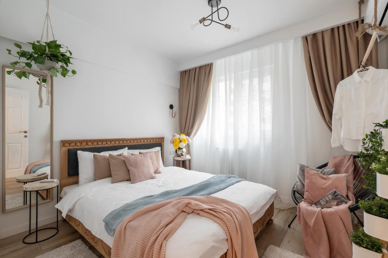 Eclectic 3 Bedroom Calea Victoriei By Urbanesq 부쿠레슈티 외부 사진